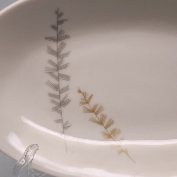 9.25" x 5.5" Hutschenreuther Relish Plate - Pattern 8895 - Gold & Silver Sprigs - Picture 2 of 5